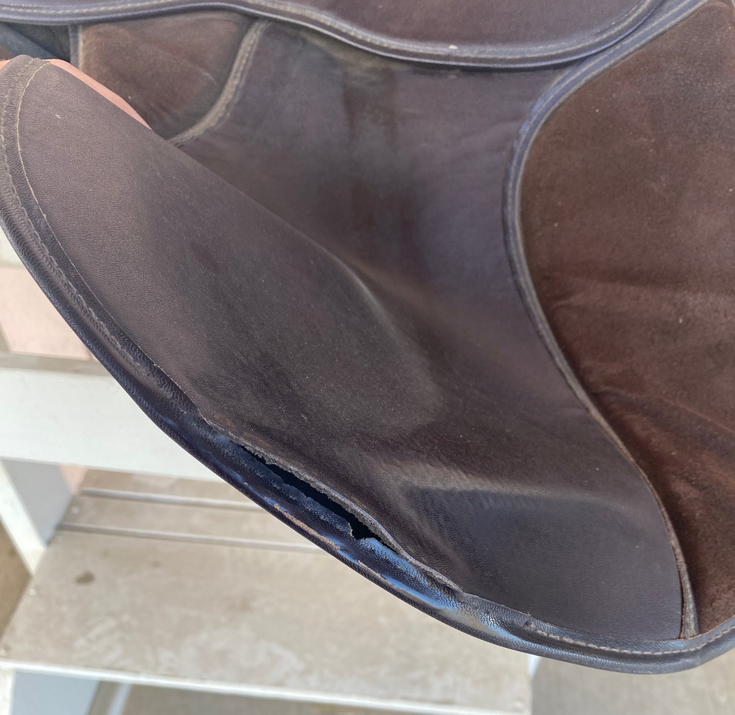 17.5” Thorowgood Griffin English Saddle
