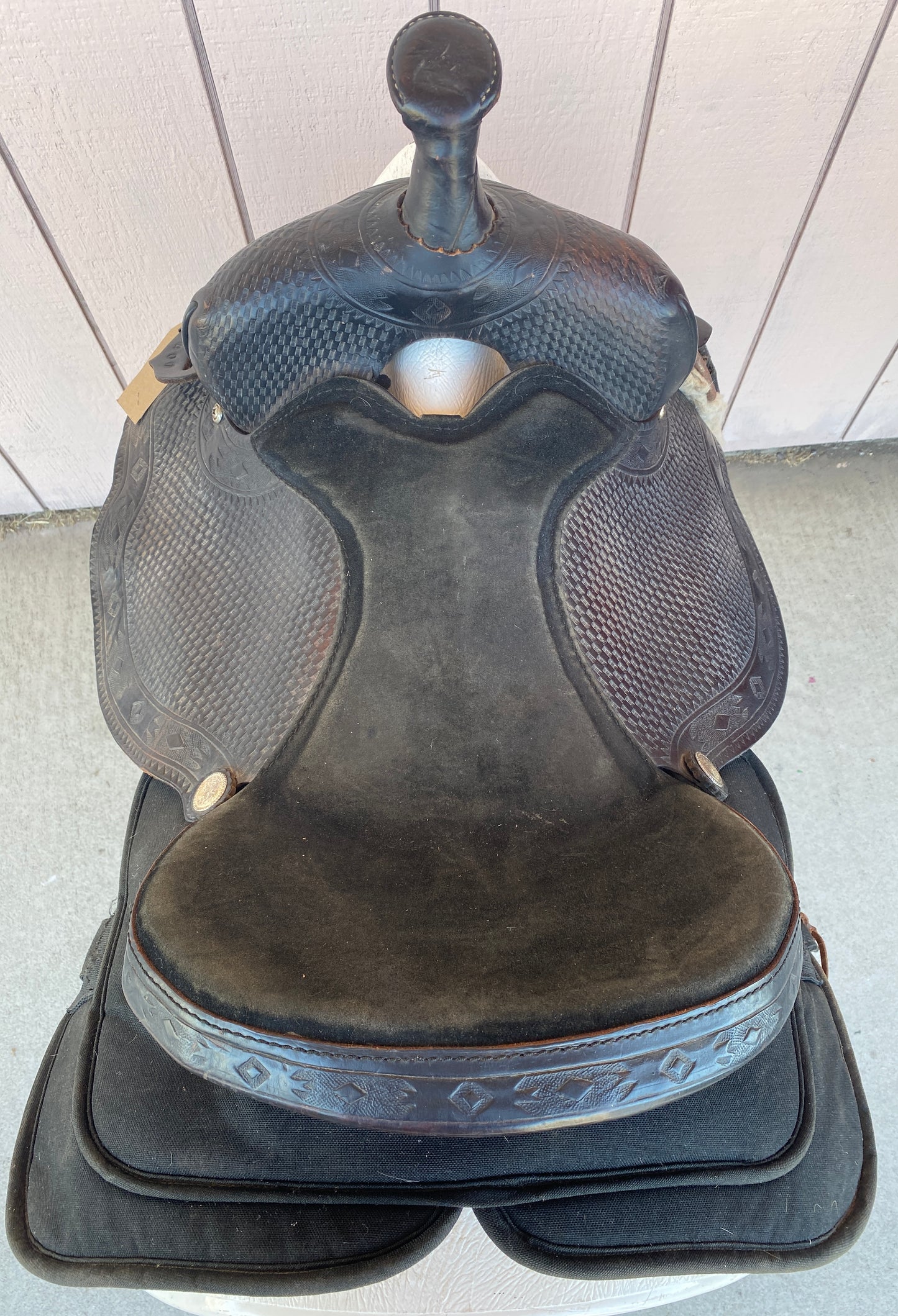 16” Black King Series Synthetic Saddle