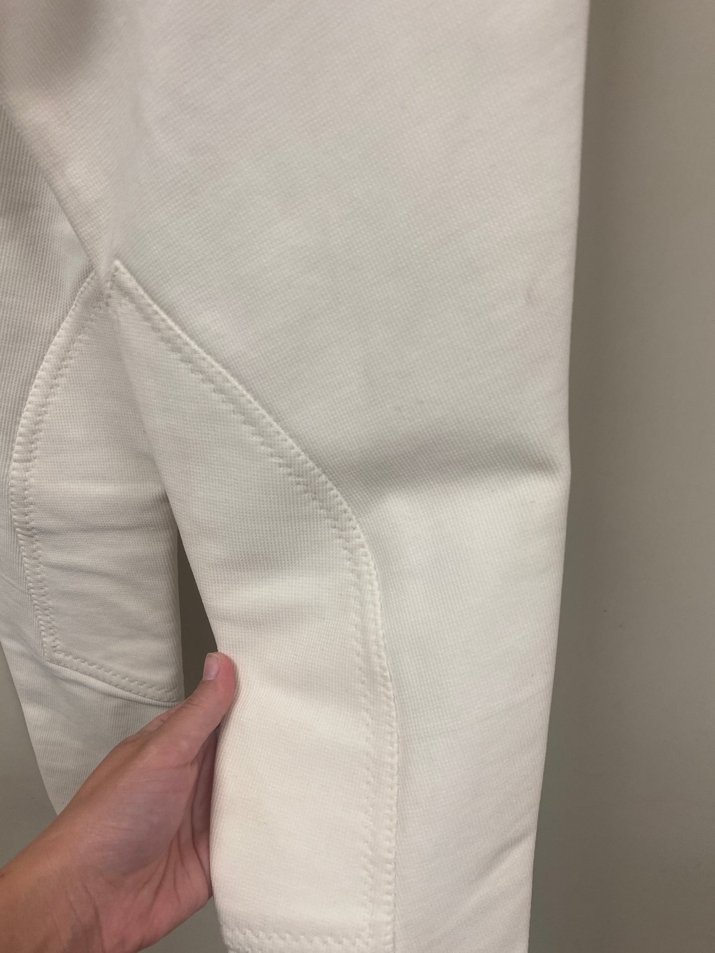 26R Harry Hall of London White Knee Patch Breeches