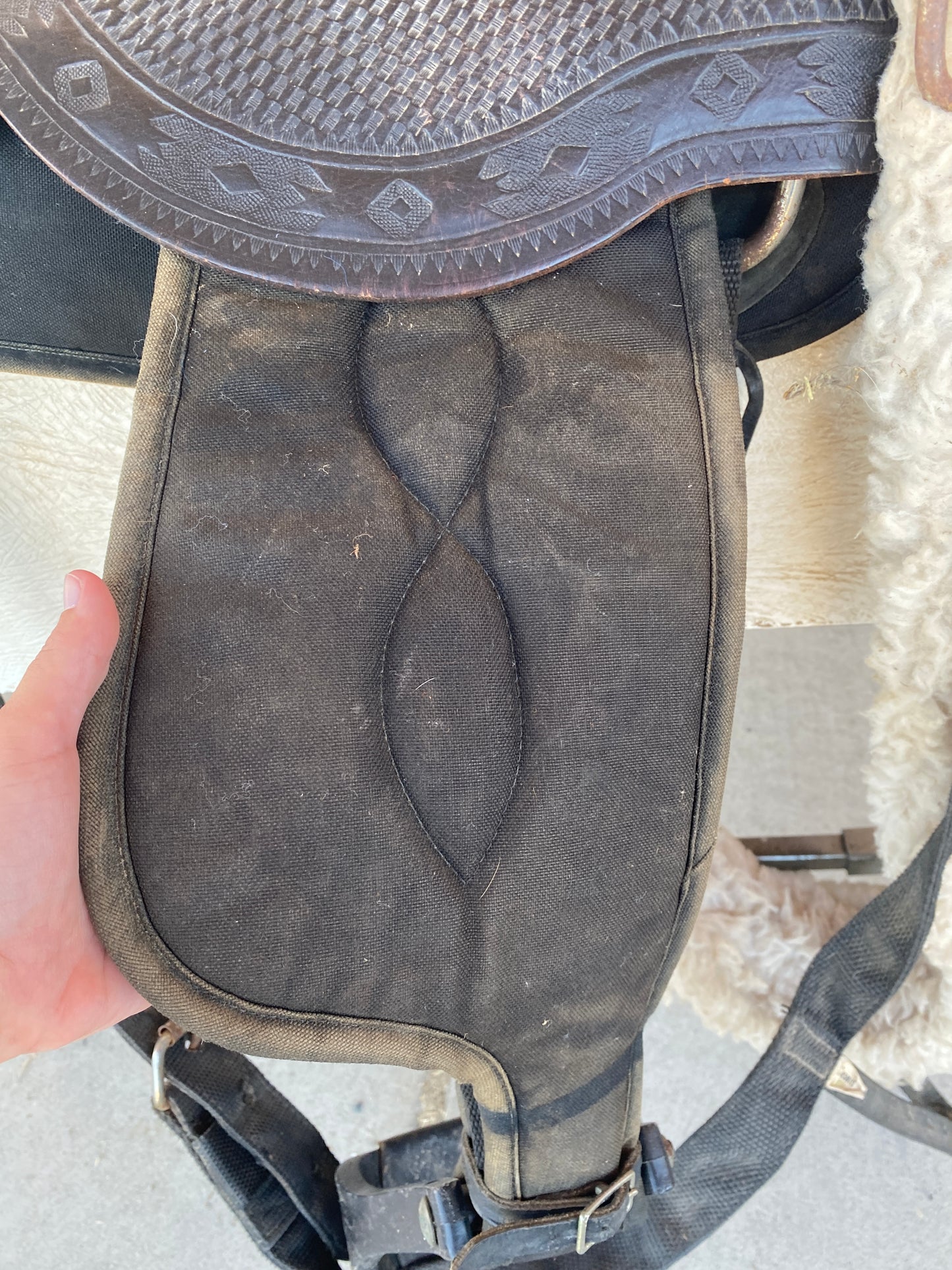 16” Black King Series Synthetic Saddle