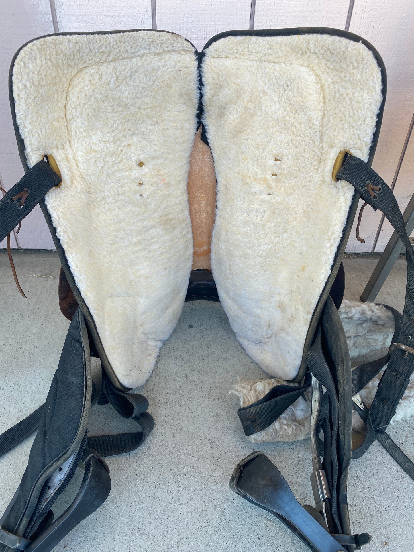 16” Black King Series Synthetic Saddle