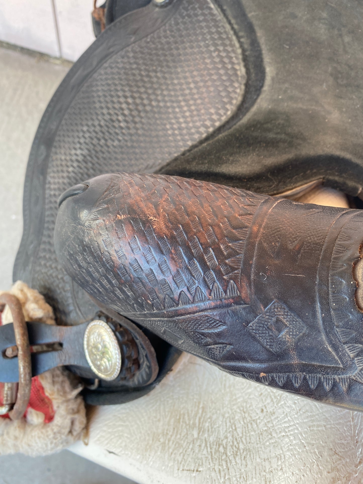 16” Black King Series Synthetic Saddle