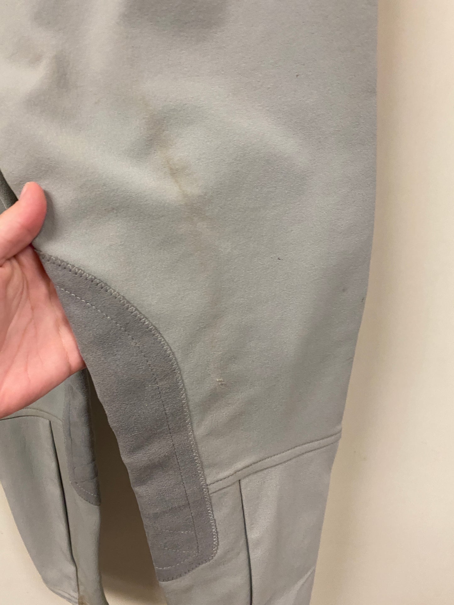 22R NEW Ariat Pro Series Pro Circuit Low Rise Gray Knee Patch Breeches