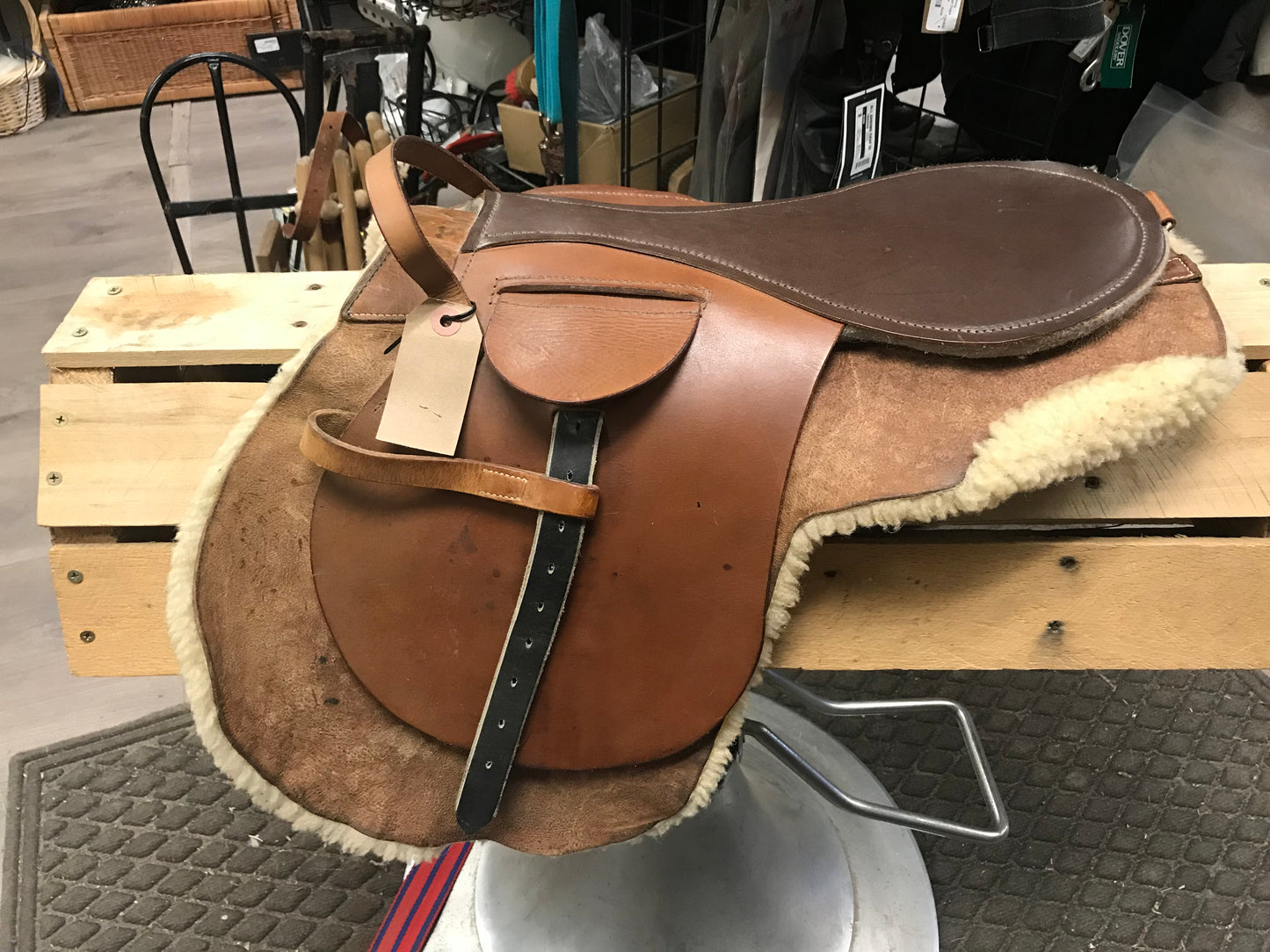 Racing saddle