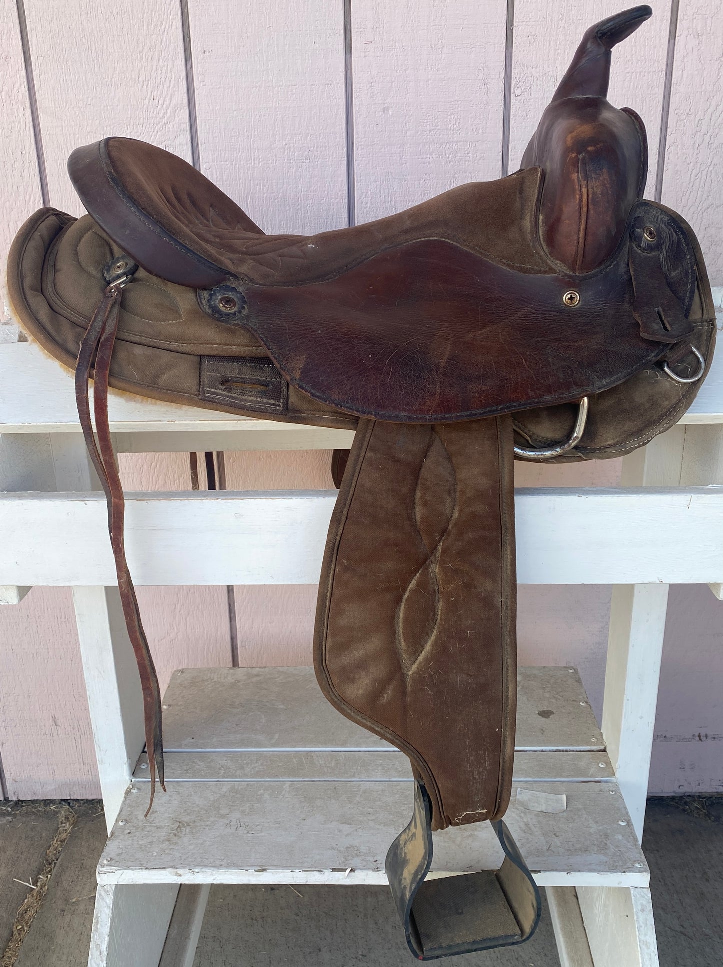 16” Big Horn Synthetic Trail Saddle