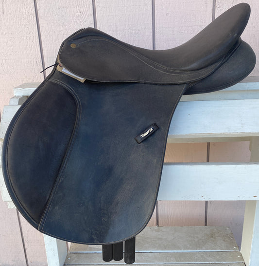 16.5” Wintec Adjustable Jump Saddle