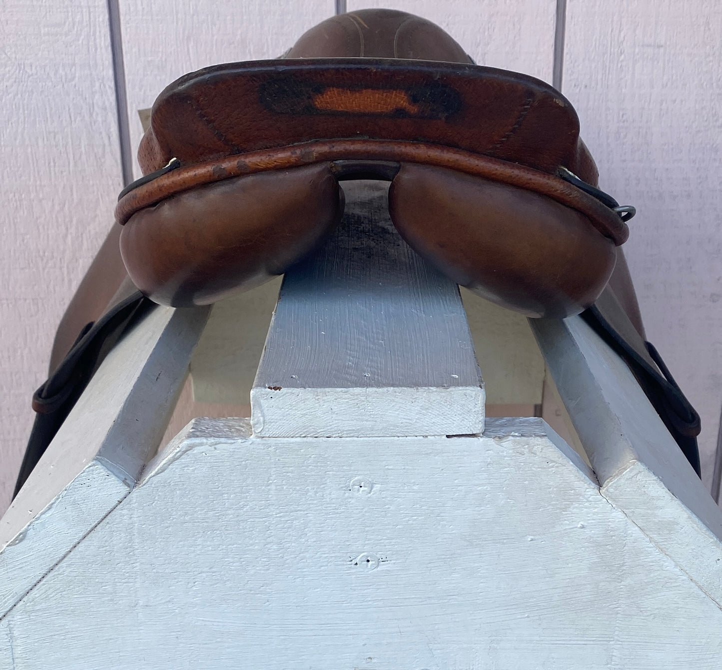 16.5” Gold Cup Close Contact Saddle