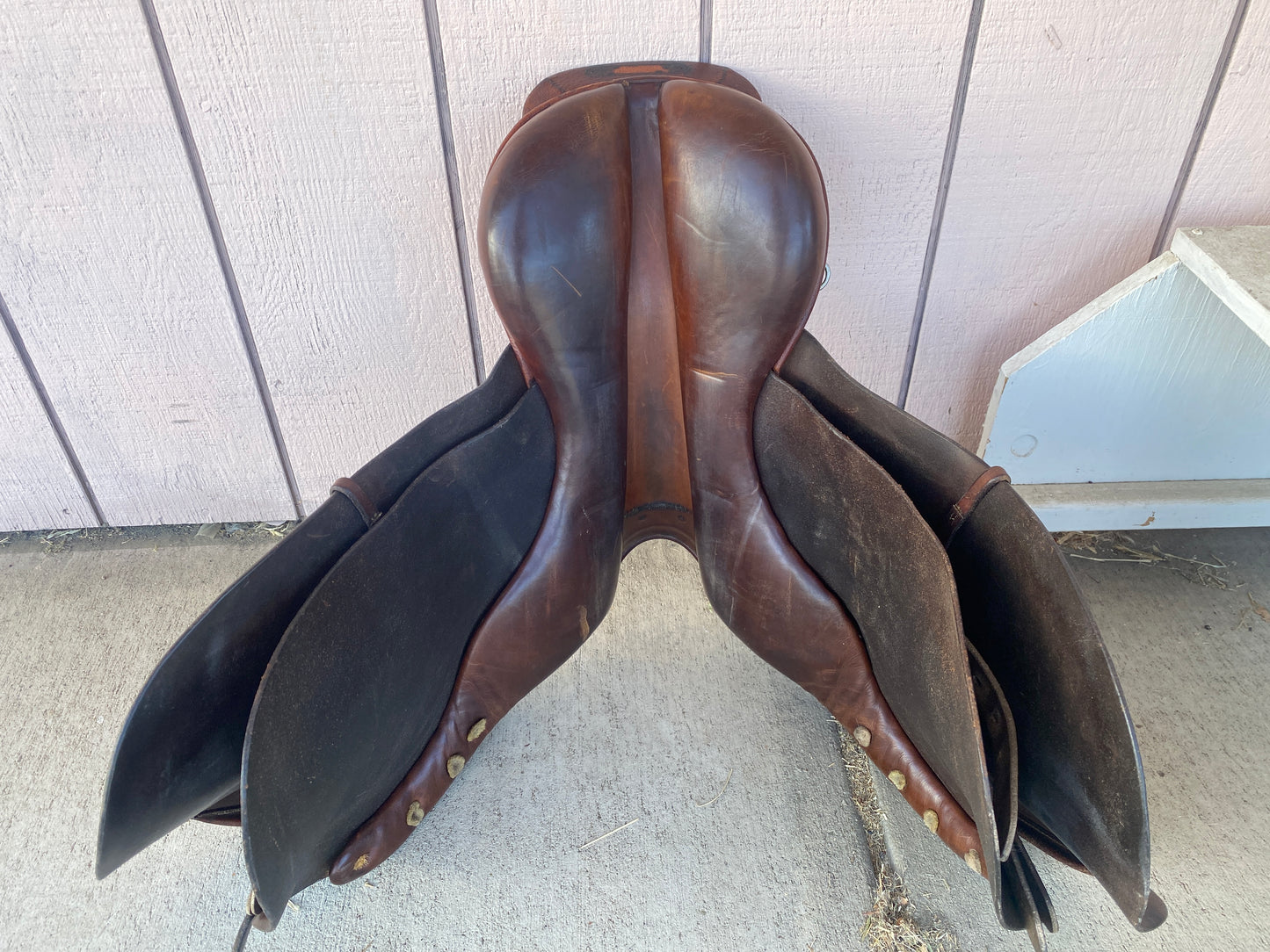 16.5” Gold Cup Close Contact Saddle