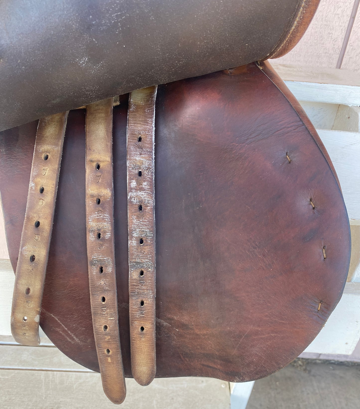 16.5” Gold Cup Close Contact Saddle