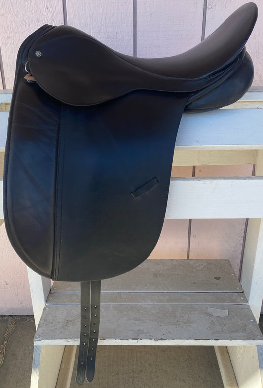 18” Moritz Dressage Saddle