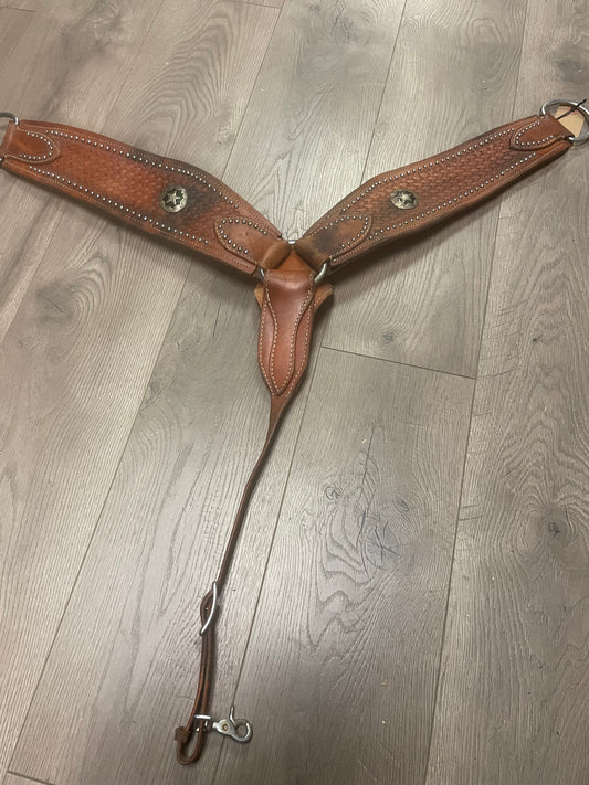 TAN BASKETWEAVE BREASTCOLLAR WITH STAR CONCHOS