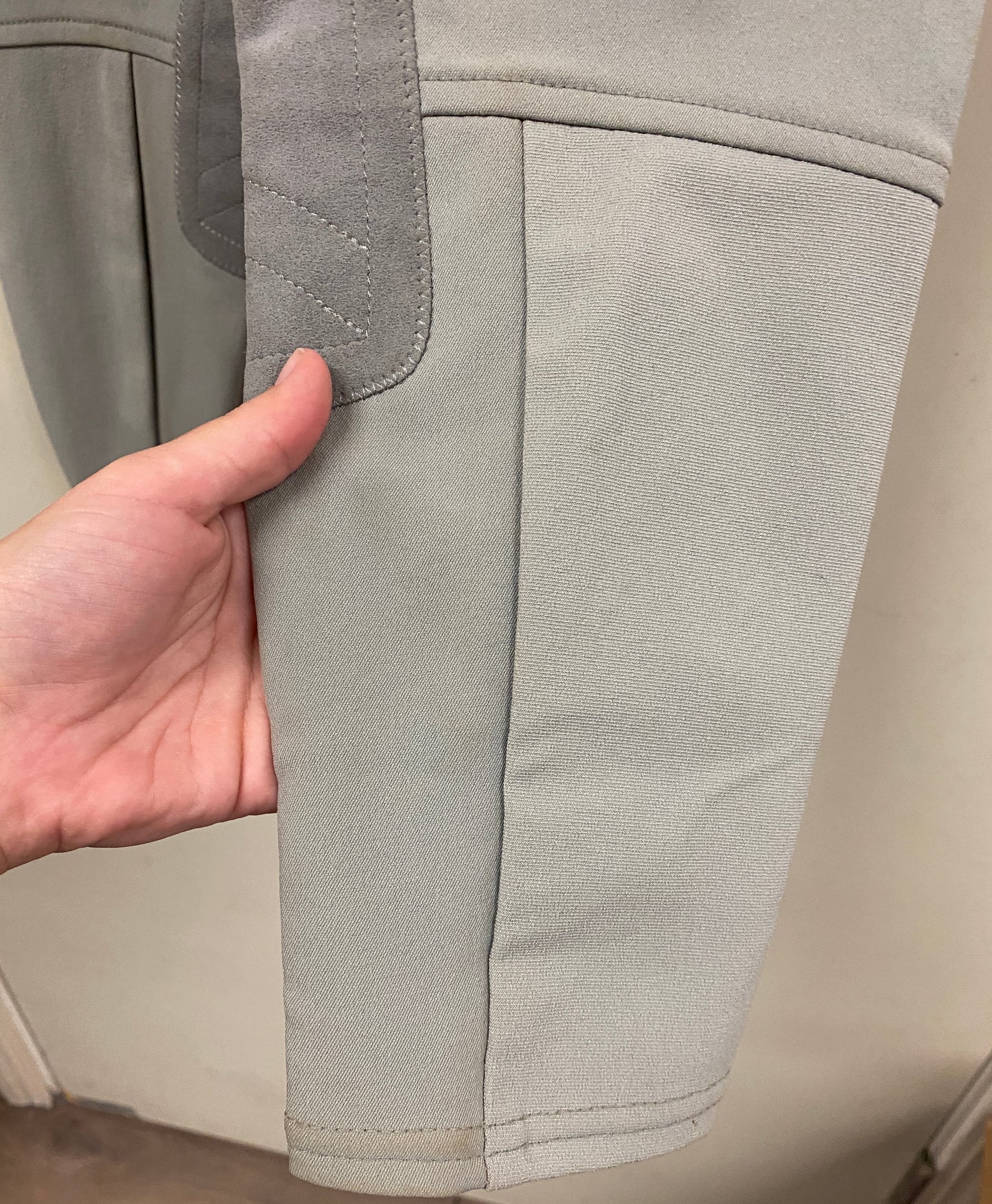 22R NEW Ariat Pro Series Pro Circuit Low Rise Gray Knee Patch Breeches
