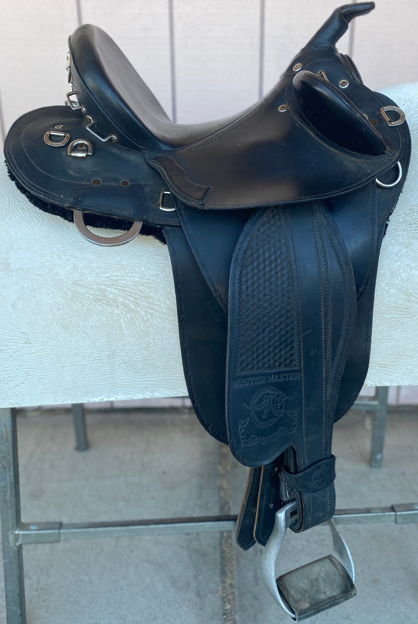 15” MusterMaster Black Australian Stock Saddle with Horn