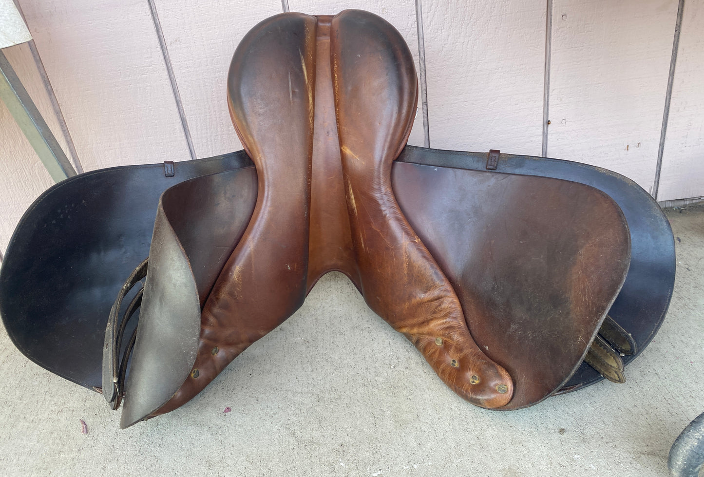 17” Crosby Close Contact Saddle